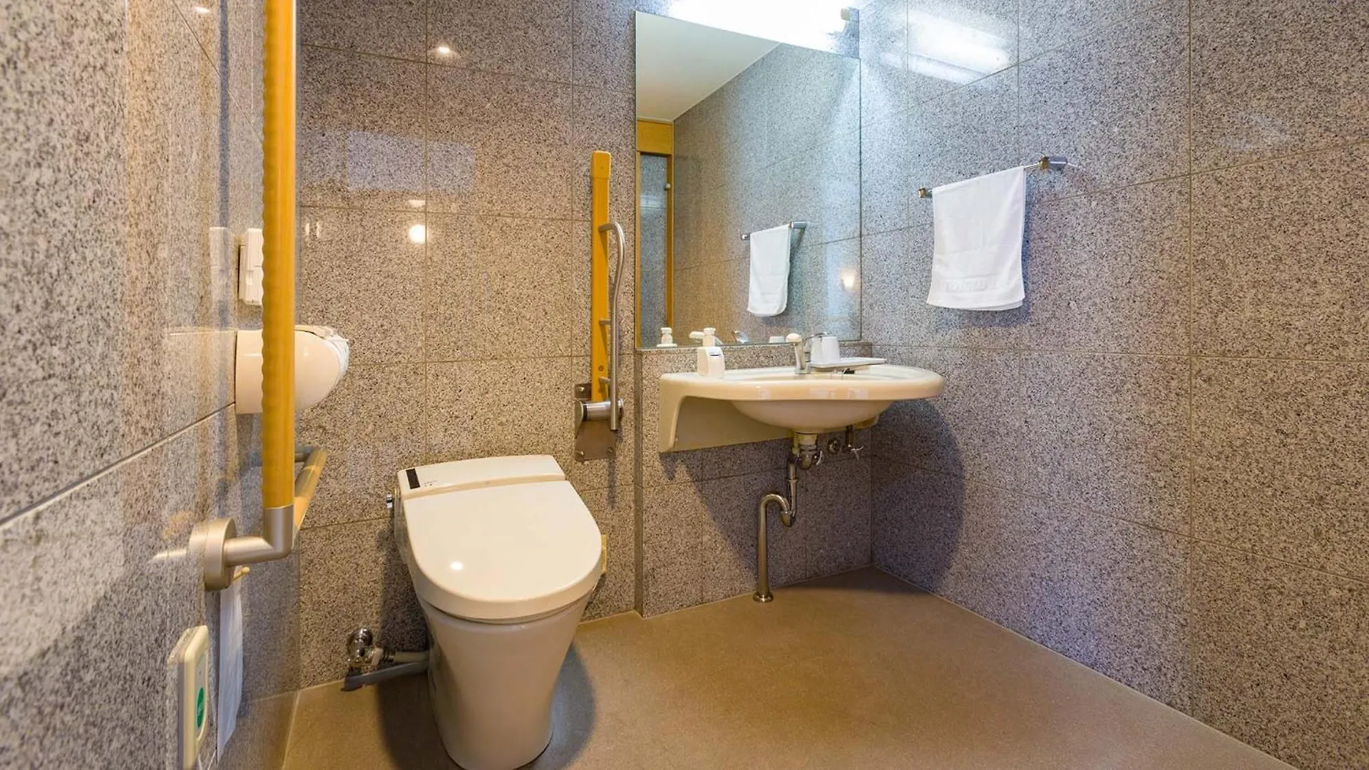 Toyoko Inn Kobe Minatogawa Koen 3*,  Japan